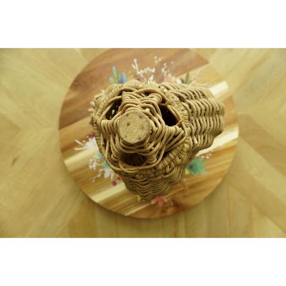 Handwoven Wicker Beehive Basket with Lid - Picture 3 of 4